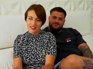 Elle l'attendait avec impatience. Une GROSSE BITE NOIRE pendant que