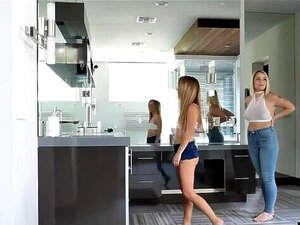 Jolie nounou lesbienne baisée en pleine face pour avoir volé