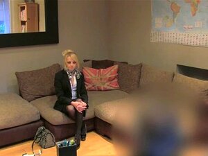 Amateur britannique en bas dans une audition sexuelle