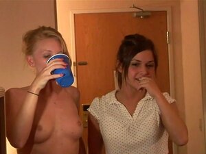 Des filles sauvages sans limites en exposition dans ce film amateur