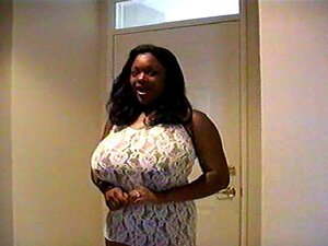 grosses nichons noires avec lingerie à gros seins