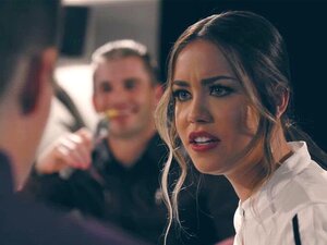 Une amie de fac baise avec un crush devant son copain. Regarde une