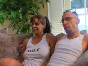 La femme chaude Phylissha dans un plan à trois