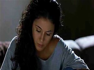Emmanuelle Chriqui - ***