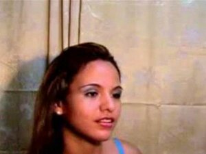 Petite Latina très chaude nue sur webcam
