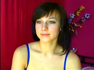 J'adore cette mignonne majeure et son vagin contracté, une superbe