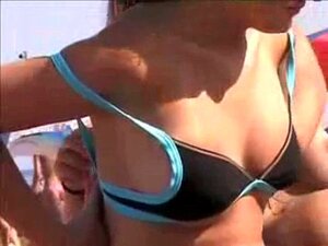 Ne ratez surtout pas ces beautés de plage se montrant topless dans