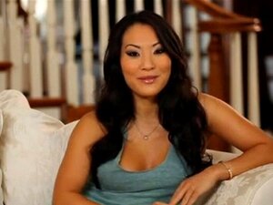 Miels asiatiques en action lesbienne, par Blondelover