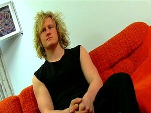 Blonde hétéro Shane se masturbe