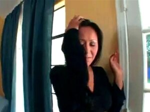 La nympho asiatique aux gros seins Kitty Langdon fait une pipe i