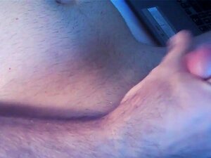 Faites-vous plaisir avec un handjob amateur gay fou sur webcam avec