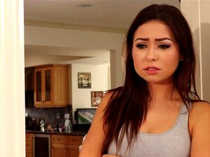 Melissa Moore suce une grosse bite noire dans sa bouche. Melissa Moore
