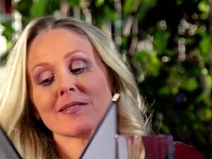 Julia Ann bouffe Veronica Avluv