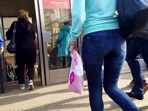Cul russe chaud dans la rue
