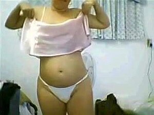 Anna la pute dans le lit,