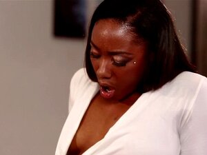 Chanell Heart lèche la chatte serrée de Carter Cruises