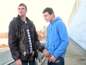 Grosse bite en masturbation publique et histoires de succion de seins