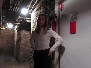 Découvrez l'interdit ultime alors qu'une MILF sexy se fait violemment