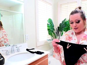 Bain mouillé avec la BBW Bunny De La Cruz