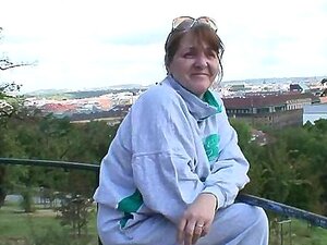 Découvrez la transformation alors qu'un fraîche étalon apaise les