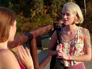Petites coquines maigres de yoga. Petites blondes lesbiennes maigres