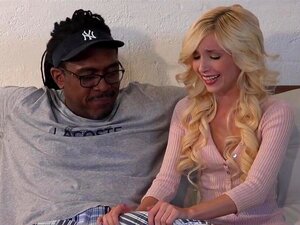 La petite Piper prend la plus grosse bite noire de 30 cm !