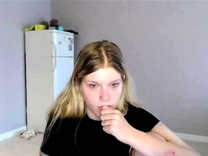 Assistez à une rencontre ultime entre deux jeunes twinks qui