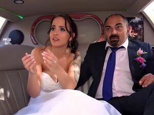 Plongez dans l'histoire ensorcelante d'une mariée audacieuse, tentée