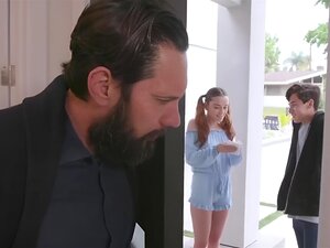 beau-père excité baise sa petite belle-fille