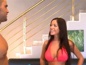 Petite portugaise au cul chaud. Petite portugaise au cul sexy dans ce