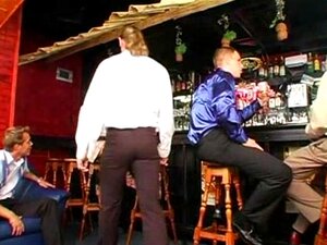 Tanja s'est fait baiser en gang dans un club