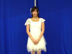 Sous-titré strip-tease épique de Miki Sunohara lors d'une soirée