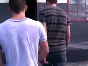 Fellation et anal amateur public gay