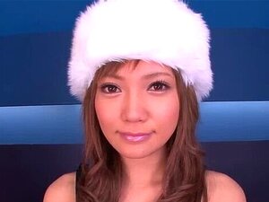 Petite asiatique se masturbe avec une petite vior