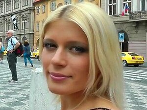 Sexe public sauvage avec une blonde en chaleur