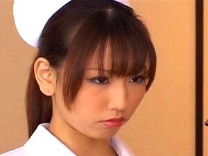 Ai Sayama, une jolie infirmière asiatique, exhibe sa part2