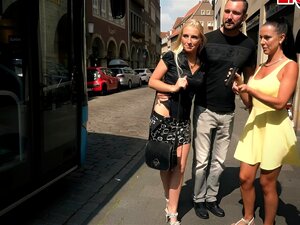 Découvrez la sensation de la première fois en public avec un couple