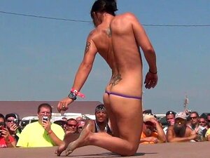 finalistes de pole dance amateurs nus au iowa biker rally