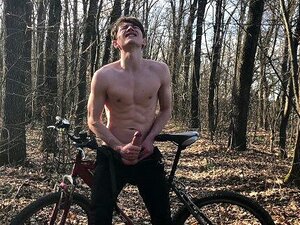 JEUNE MIGNONNE et balade chaude à vélo ! 1 - VOYAGE. 2 - SPERME !