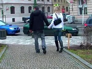 Porno sérieux avec une blonde maigre