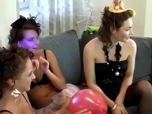 Fête sauvage et masturbation avec de la nourriture