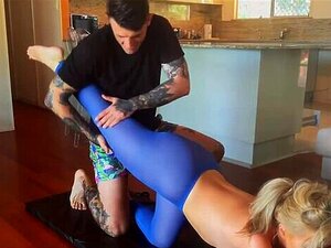 Brazzers - La blonde plantureuse Savannah Bond analysée par son mec