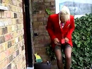 L'hôtesse de l'air a une pisse