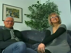 Un couple mature invite un nouvel étalon à pimenter les choses