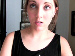 Nickey Huntsman suce des bites et avale du sperme. C'est une scène