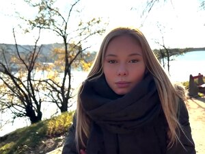 Découvrez le frisson d'une femme infidèle succombant aux charmes