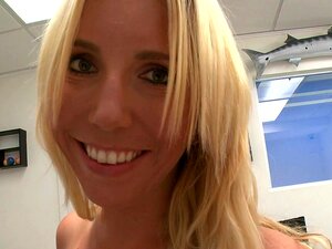 La fille allemande Kelly Rose essaie le porno
