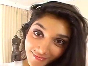 Foxy Leah Jaye chevauche une grosse bite pour se faire éjaculer sur