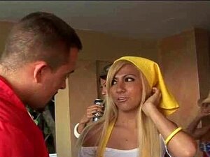 Laissez-vous emporter par une fête incroyable où de superbes