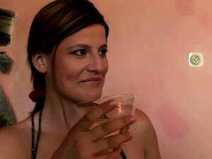 Laissez-vous emporter par les désirs les plus brûlants d'une MILF